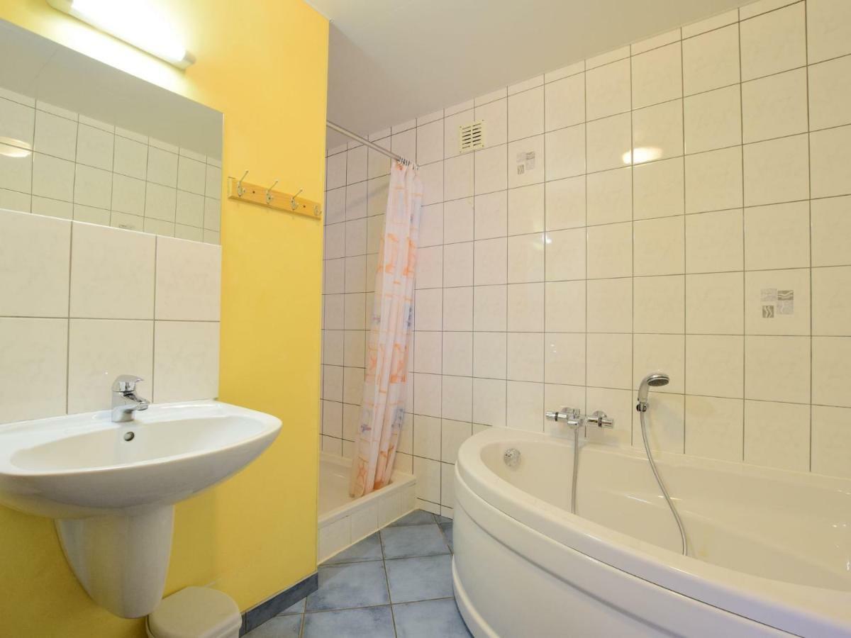 Comfortable Cottage In Neufmoulin With Meadow View Уфализ Екстериор снимка